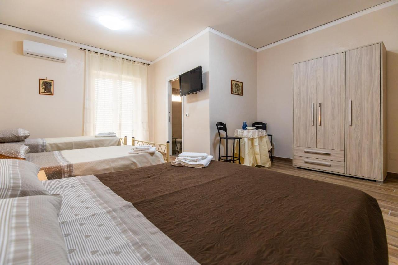Bed and Breakfast Casa Di Annarella à Naples Extérieur photo